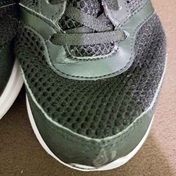 Reebok Women's High Cut Runners - Picture 9 of 10